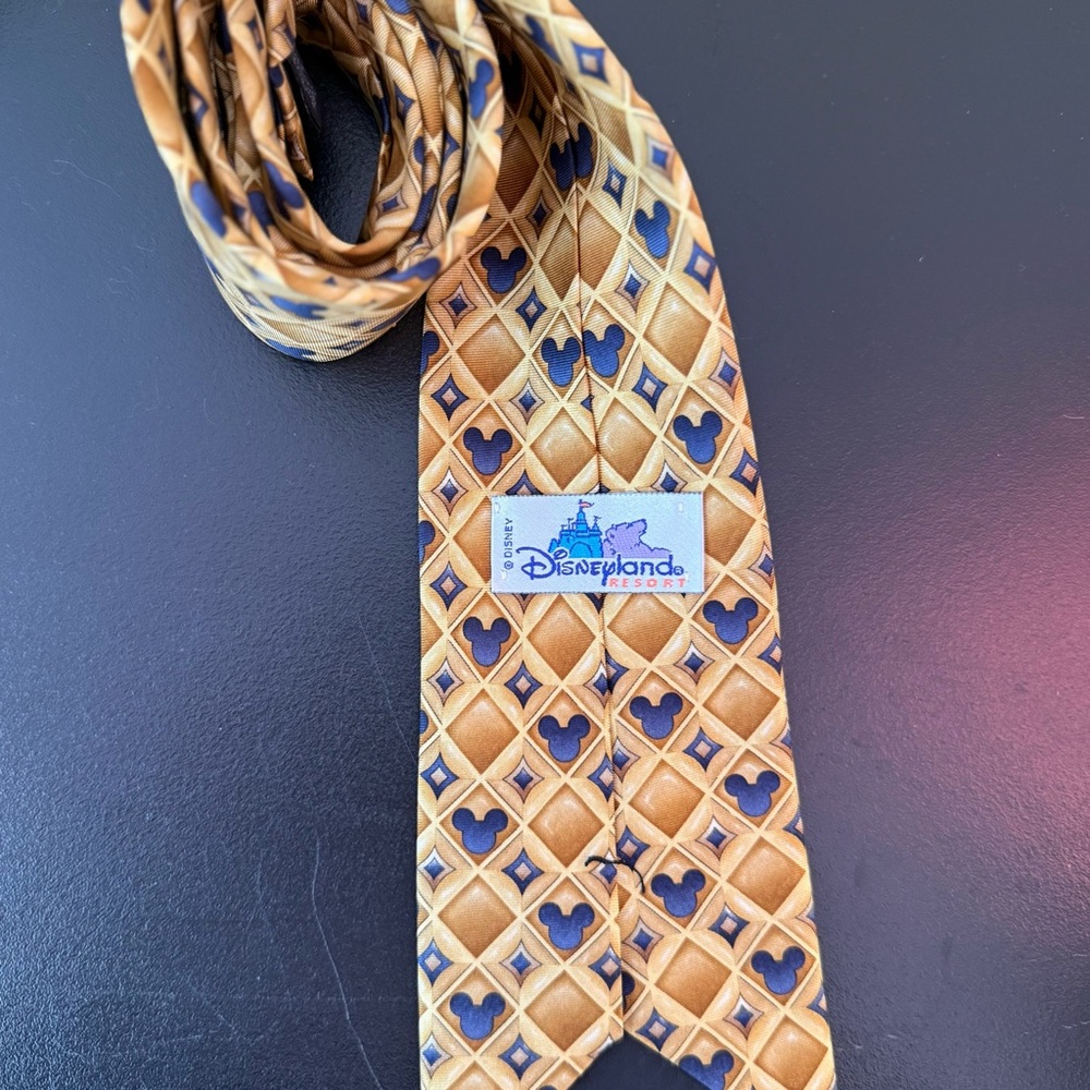 Walt‎ Disney World Tie Men's Disneyland Mickey Mouse Silhouette Silk